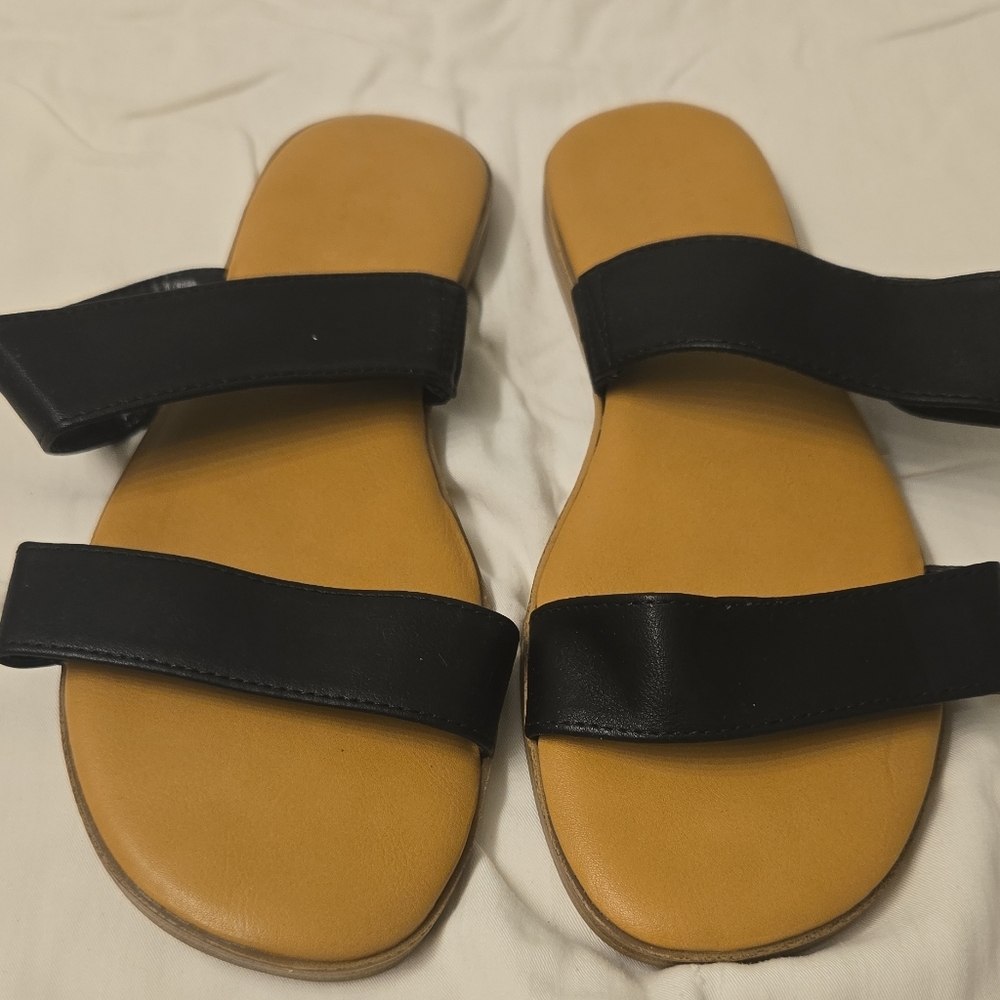 Lauren Conrad Black and Tan Women's Sandals